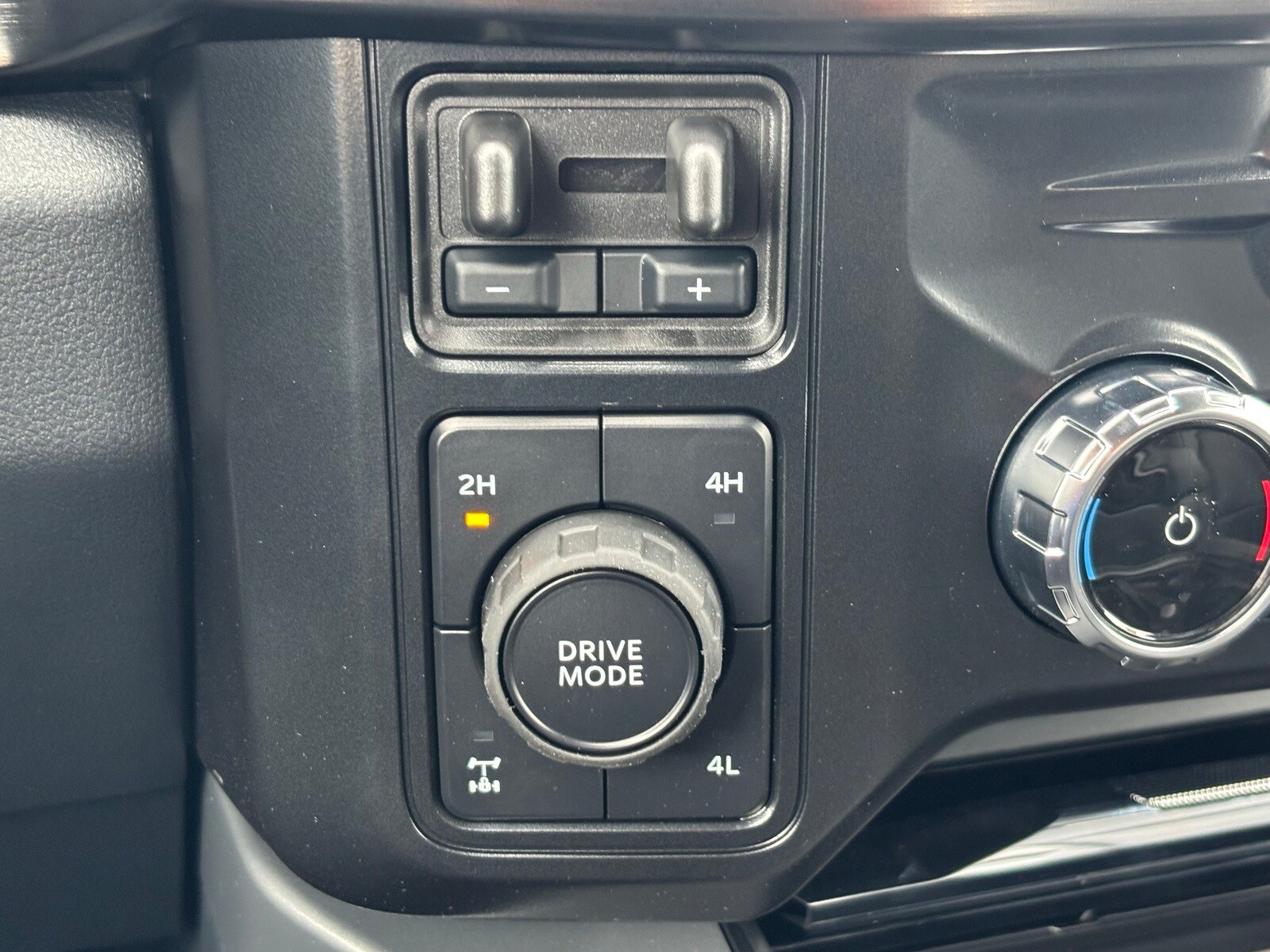 2026 Ford F-350 Lariat photo 4