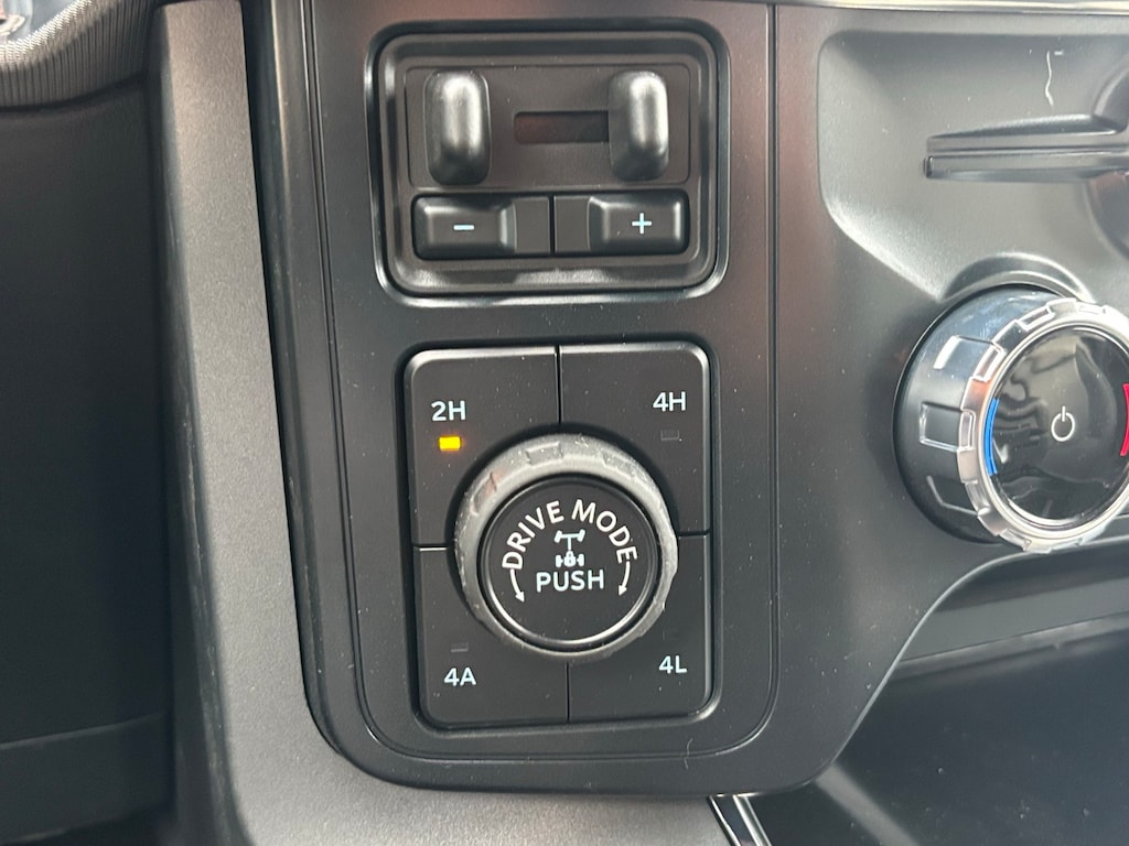 New 2025 Ford F-150 Lariat Truck  SuperCrew