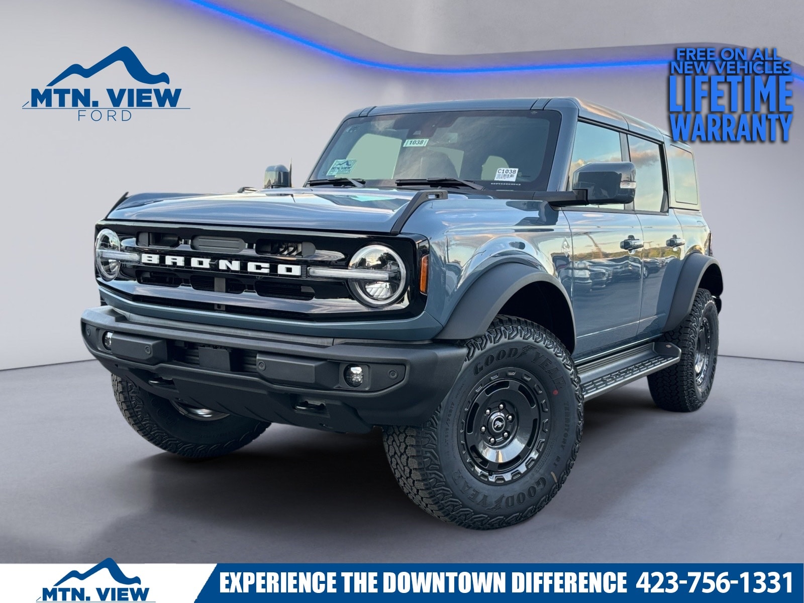 2025 Ford Bronco 4-Door Outer Banks's photo
