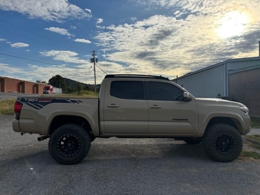 Used 2018 Toyota Tacoma V6 Truck