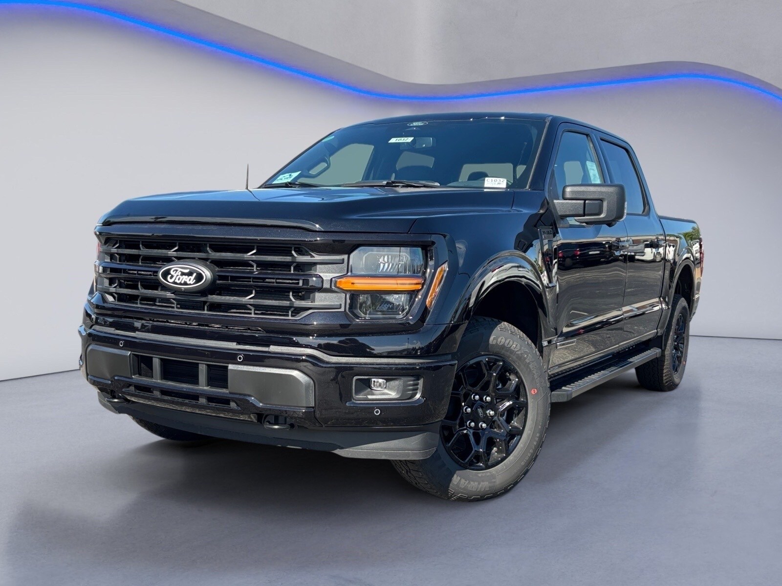 2025 Ford F-150 XLT photo 2