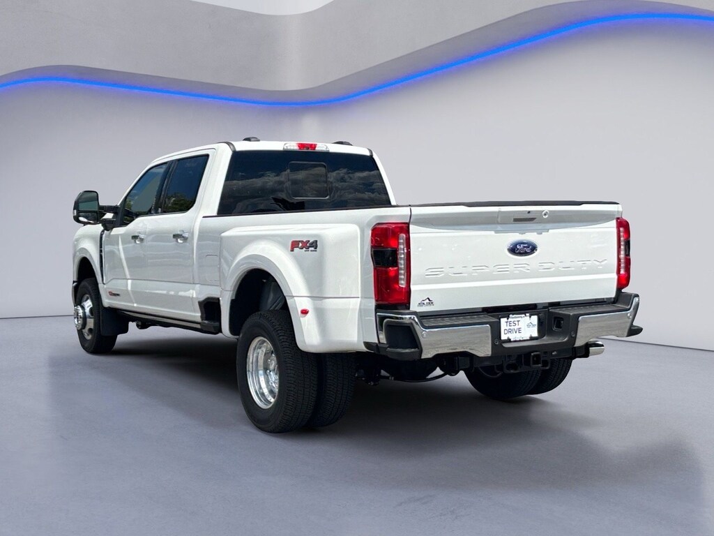 New 2026 Ford F-350 Lariat DRW Truck Crew Cab