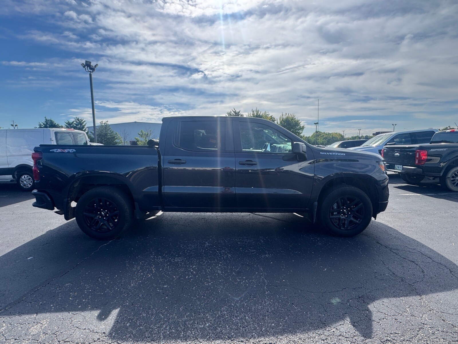 2023 Chevrolet Silverado 1500 Custom photo 2