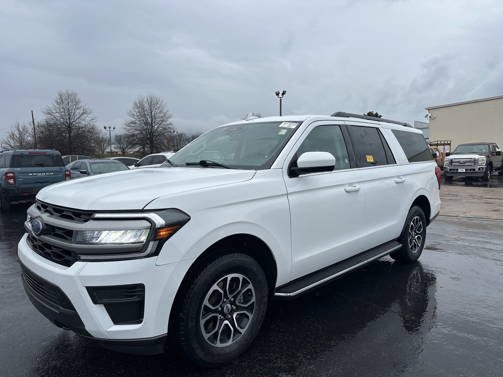 2023 Ford Expedition XLT's photo