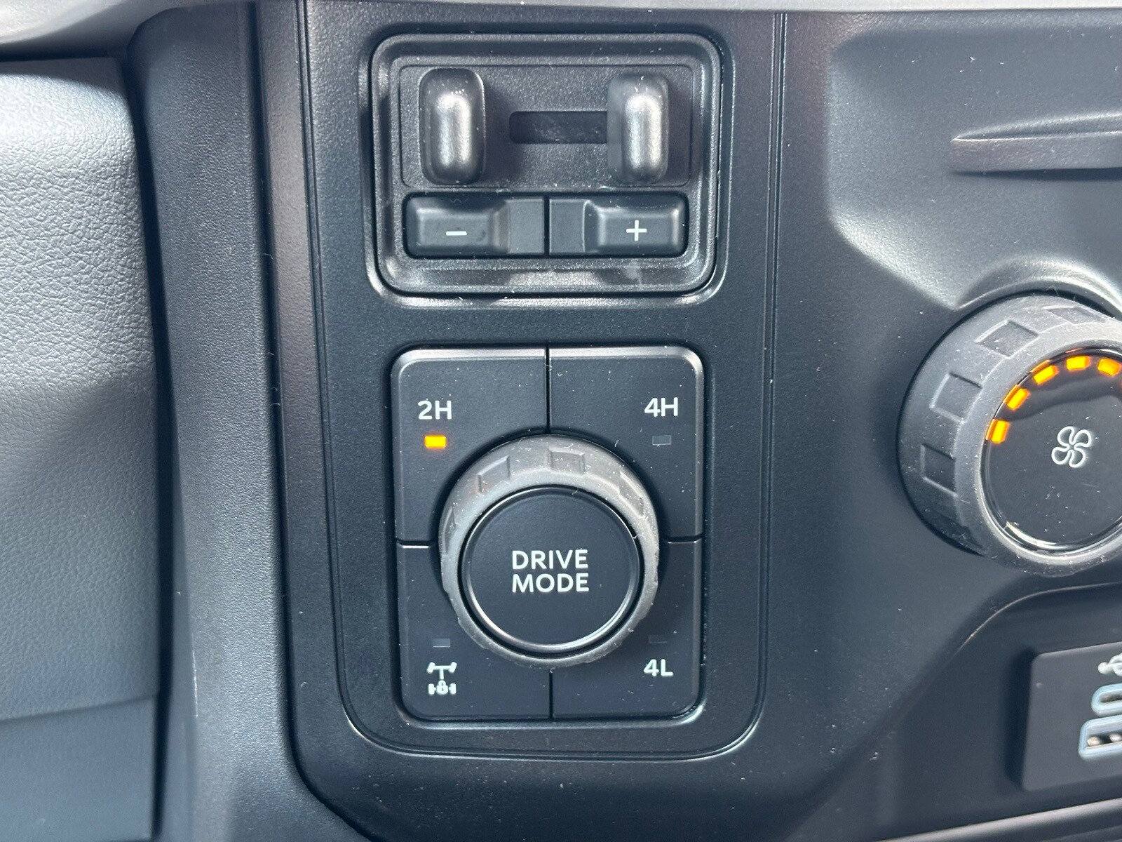 2026 Ford F-350 XLT photo 4