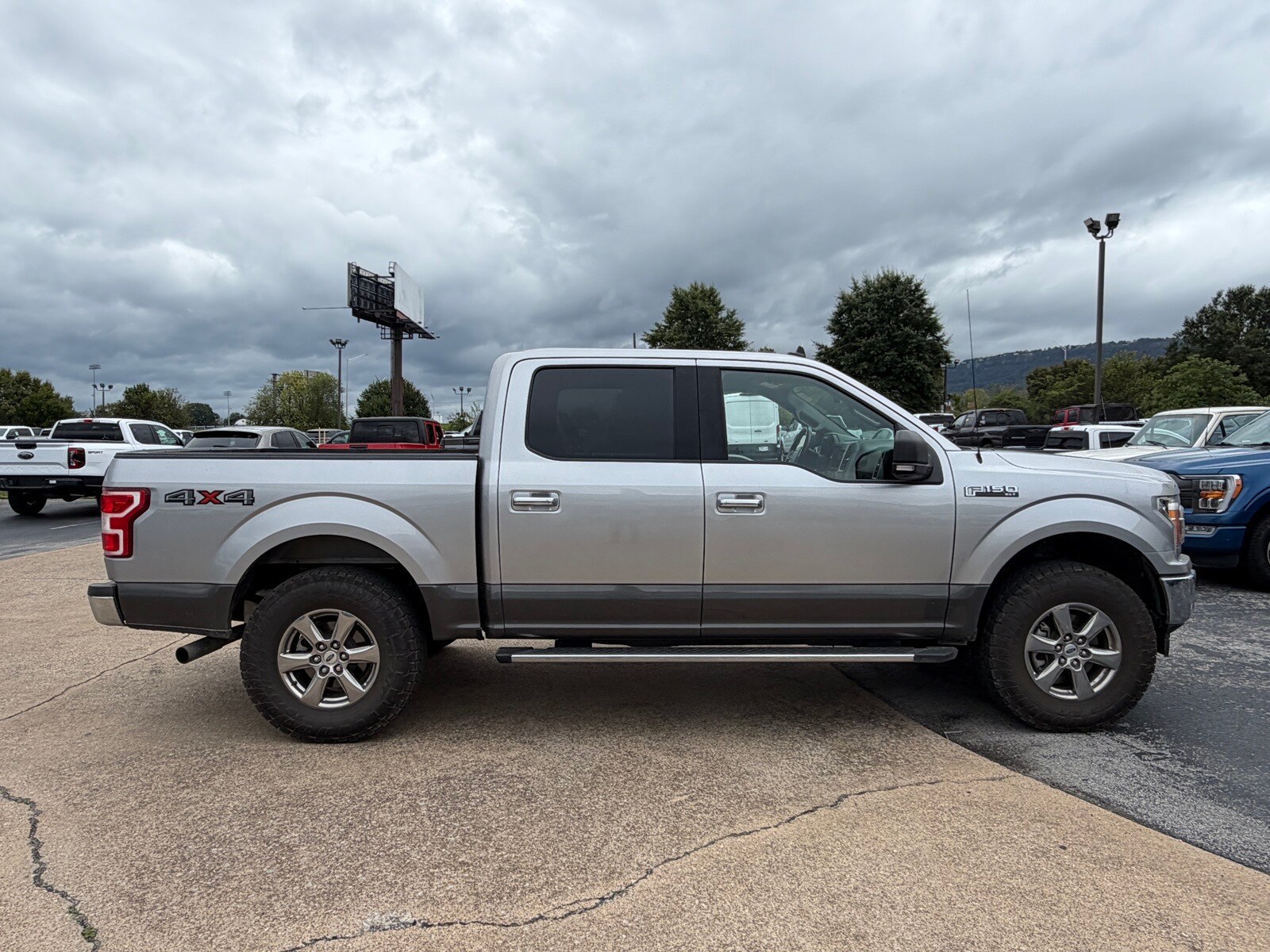 2020 Ford F-150 XLT photo 2