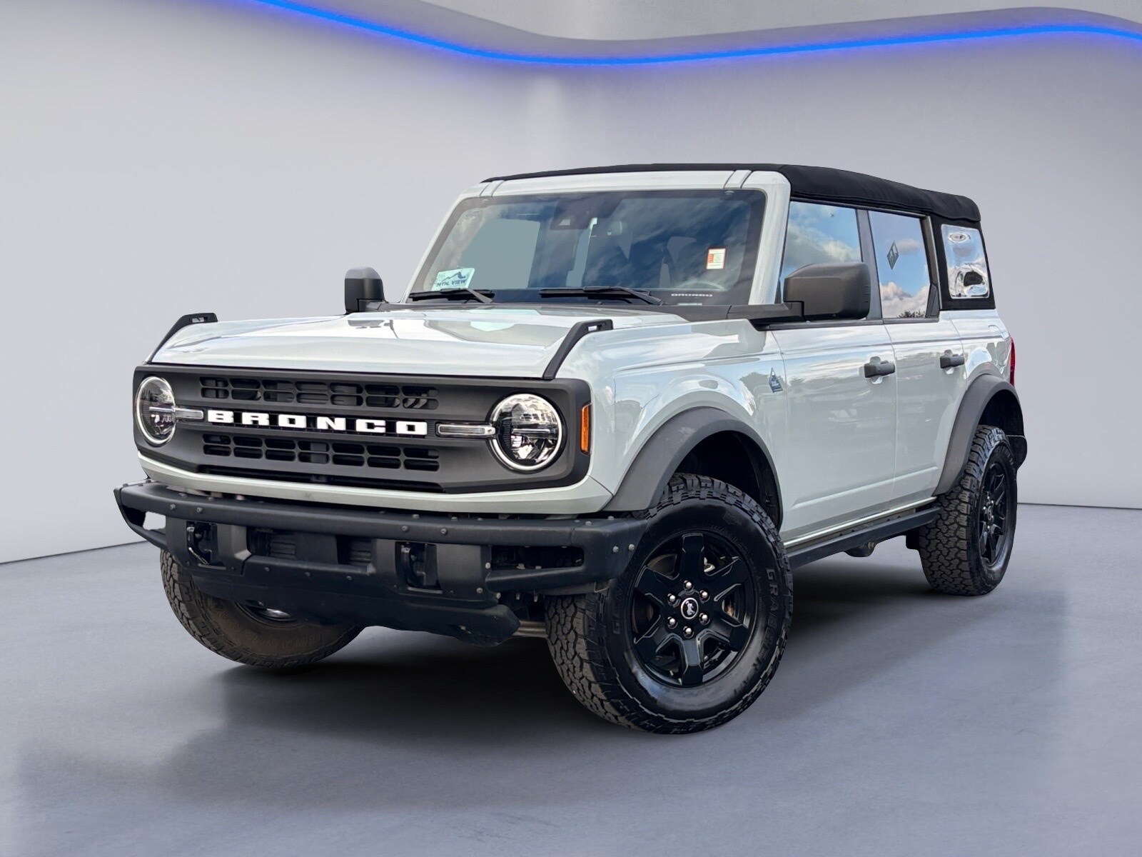 2023 Ford Bronco Black Diamond photo 2