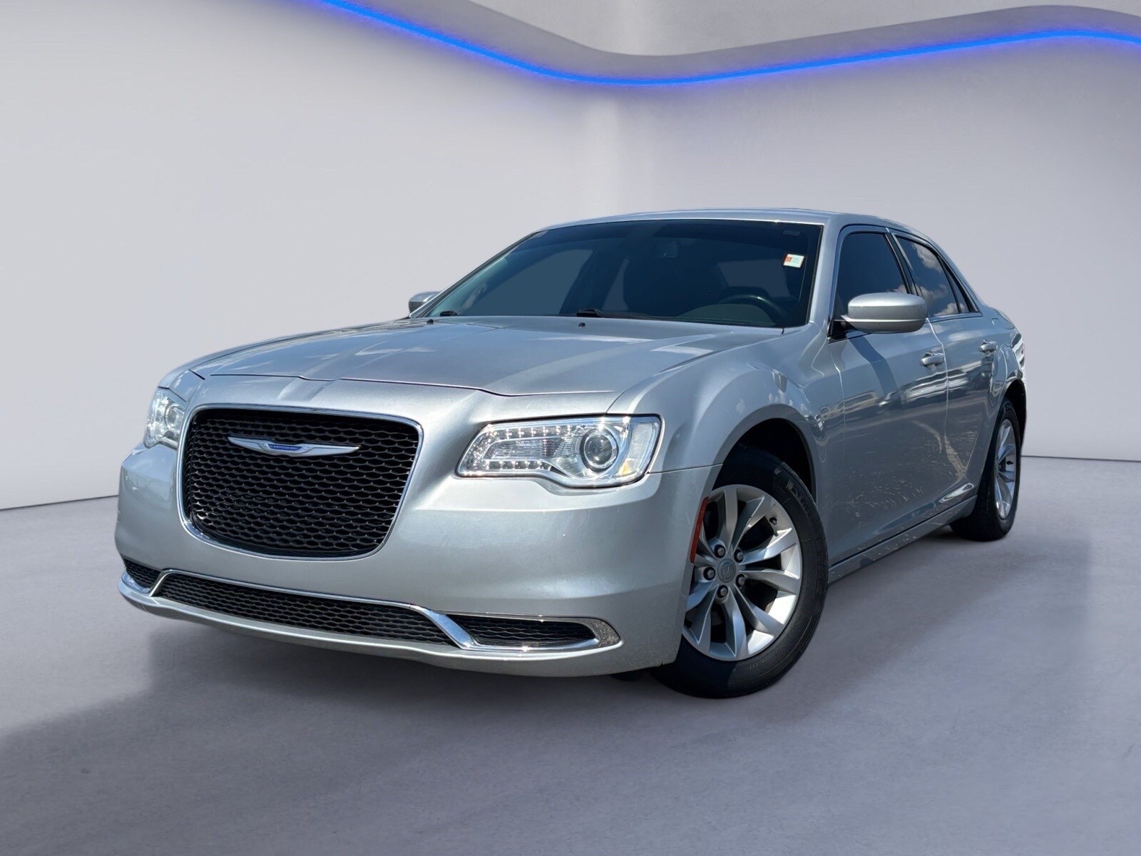 2020 Chrysler 300 Touring photo 2