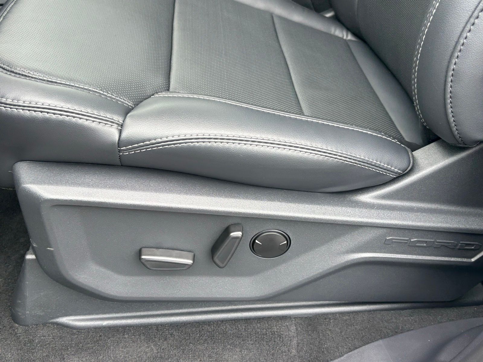 2025 Ford Expedition MAX Platinum - Photo 13