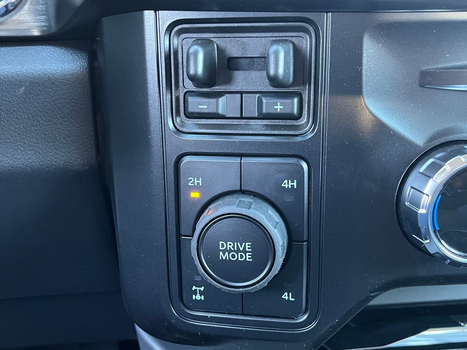 2026 Ford F-350 Lariat photo 4