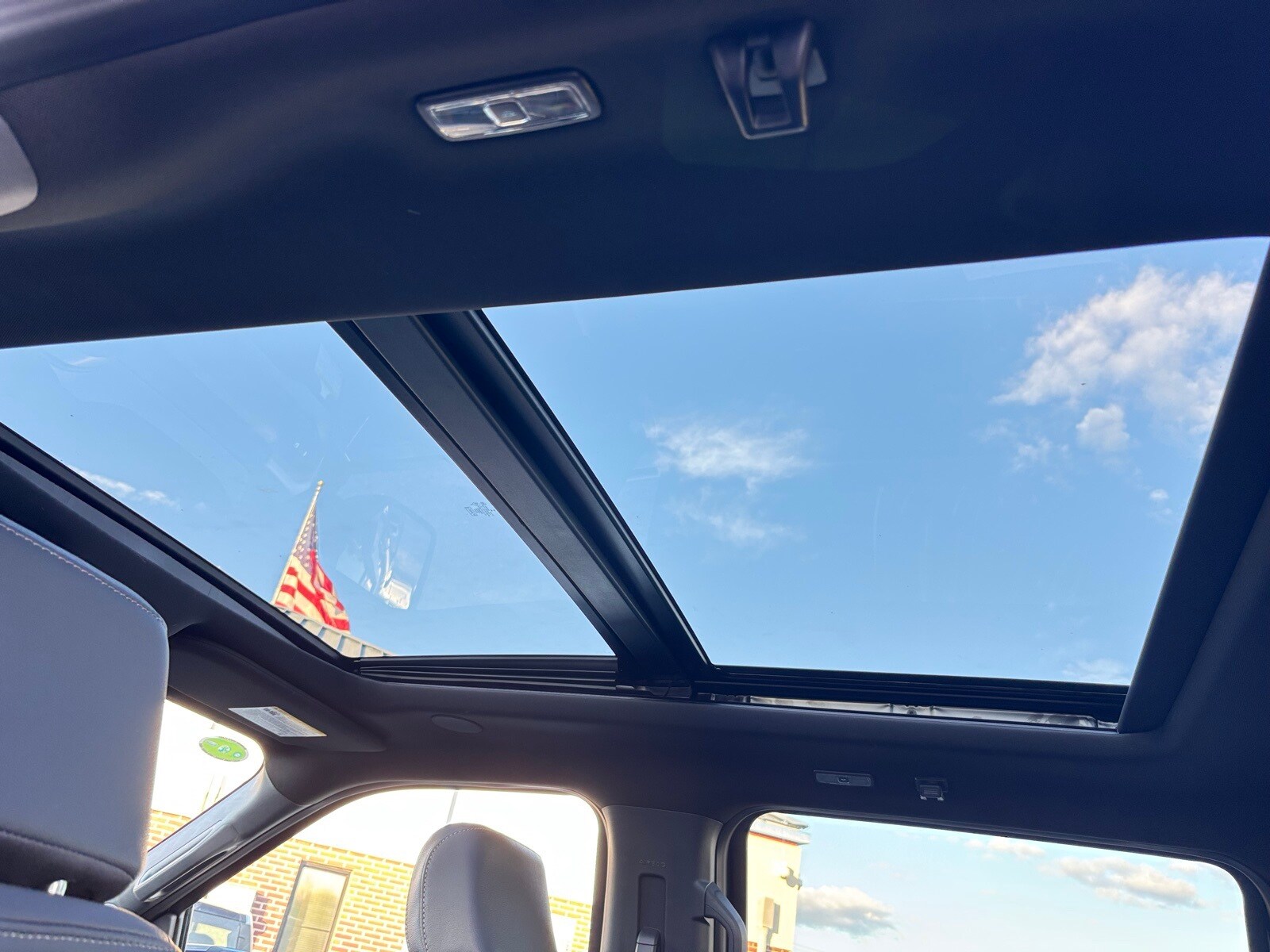 2025 Ford F-150 Lariat photo 4