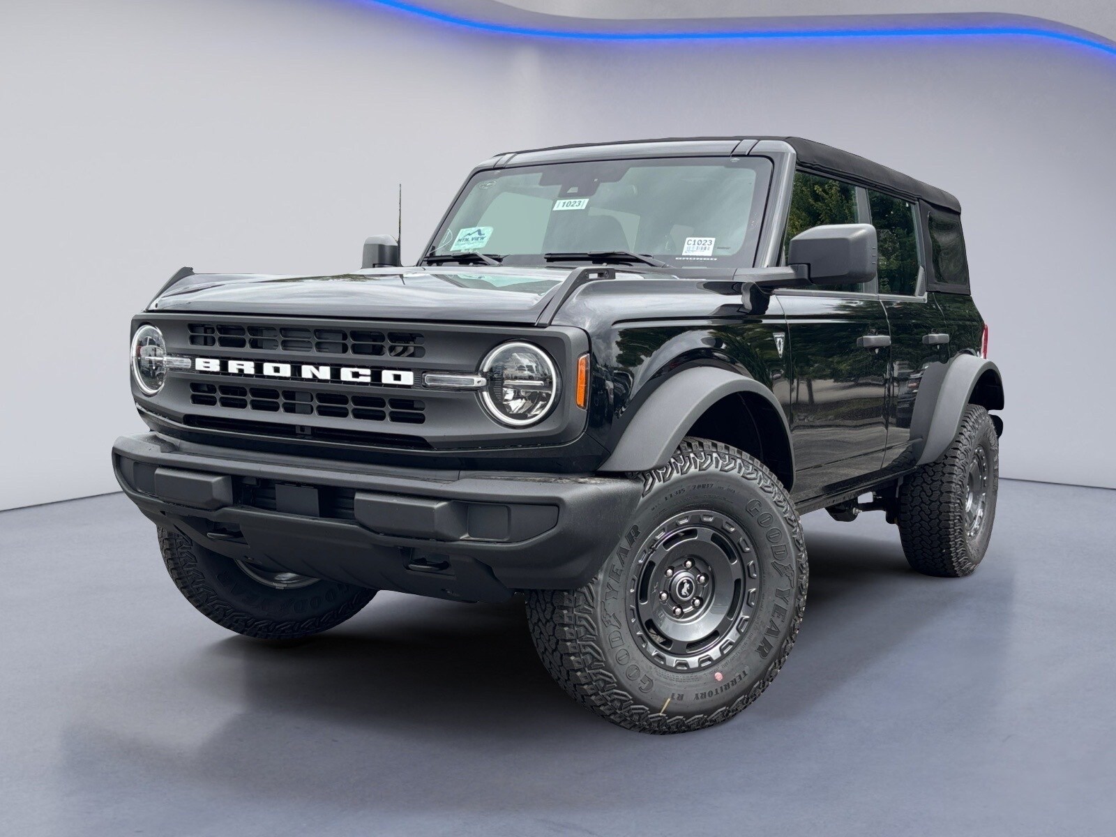 2025 Ford Bronco Base photo 2