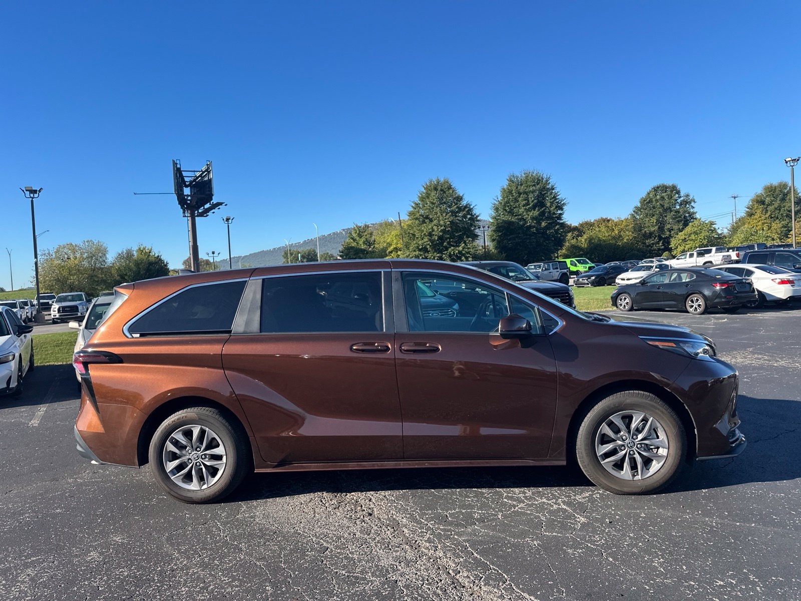 Certified 2024 Toyota Sienna LE 8 Passenger Minivan/Van