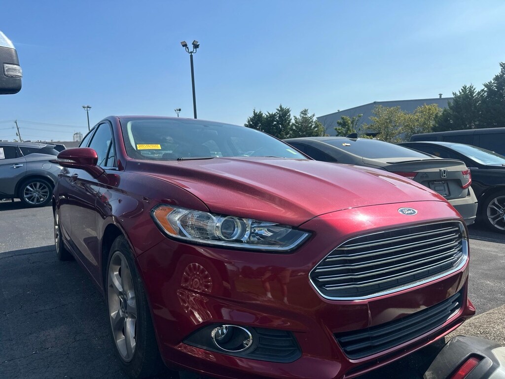 Used 2016 Ford Fusion SE Sedan