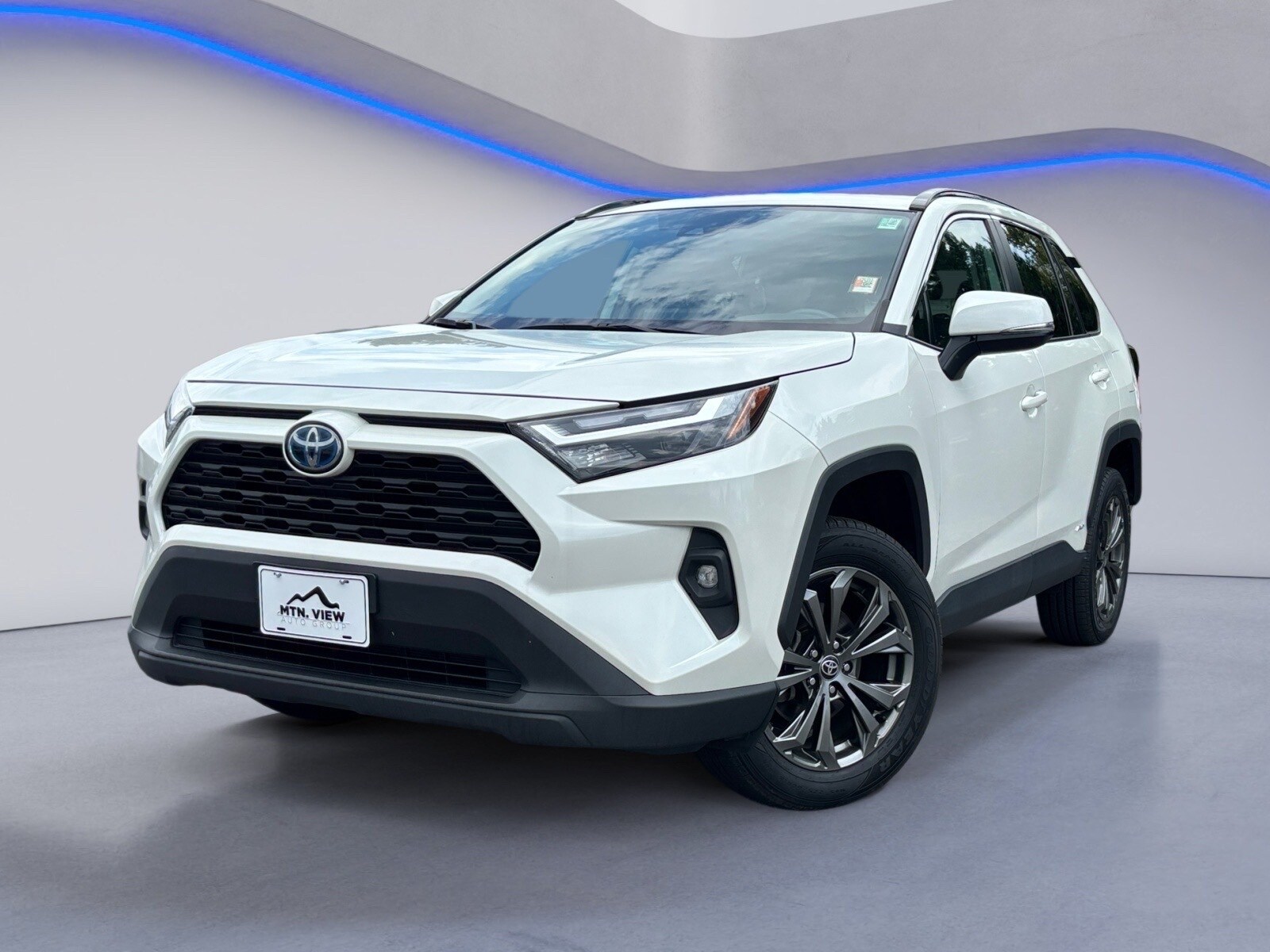 2022 Toyota RAV4 Hybrid XLE Premium photo 2