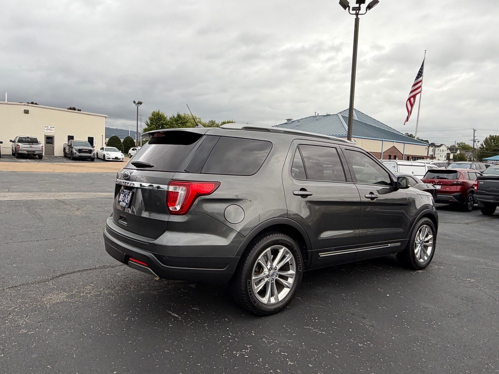 2019 Ford Explorer XLT photo 2