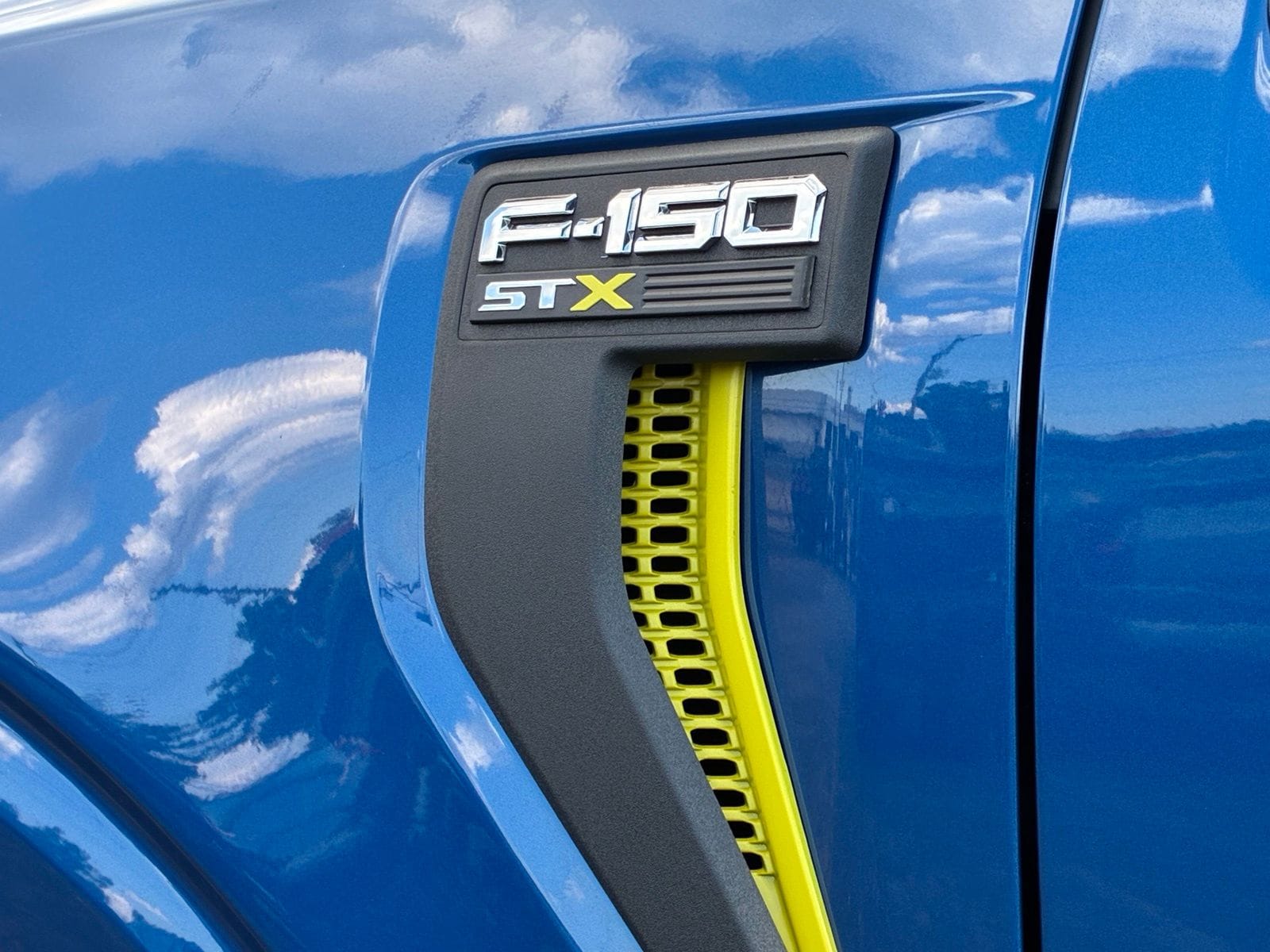 2025 Ford F-150 STX - Photo 10