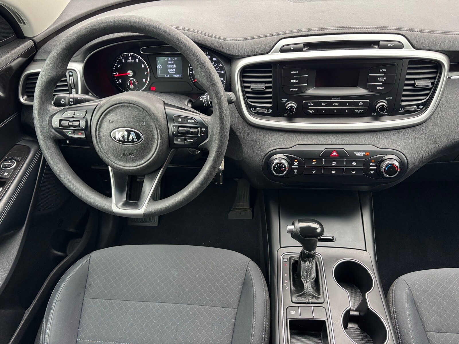 2017 Kia Sorento L photo 2