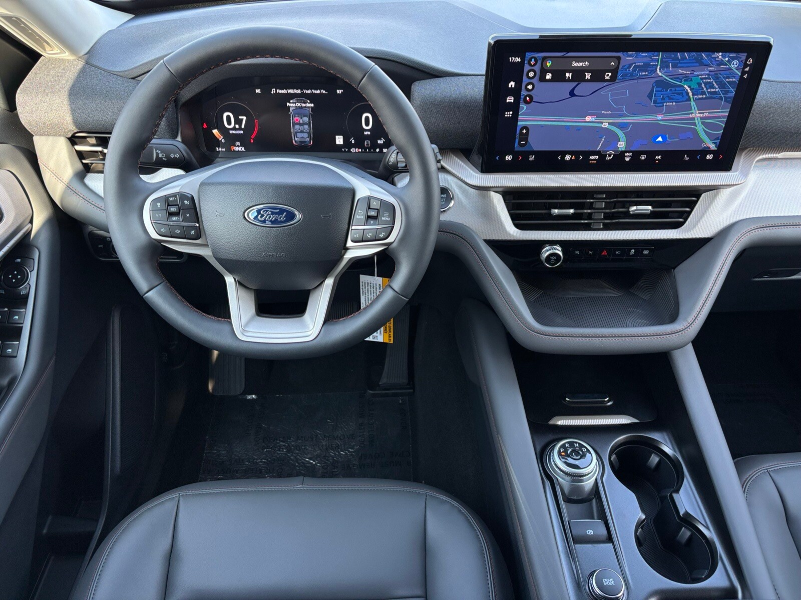 2025 Ford Explorer photo 3