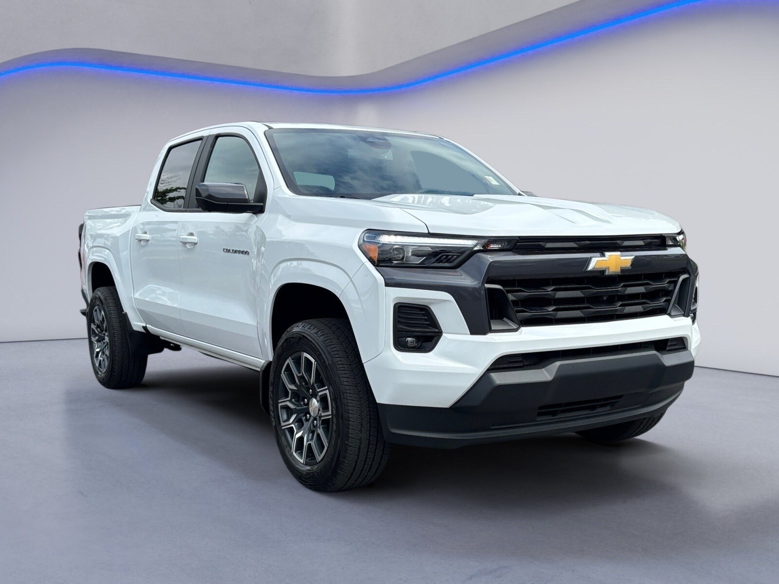 2023 Chevrolet Colorado LT photo 3