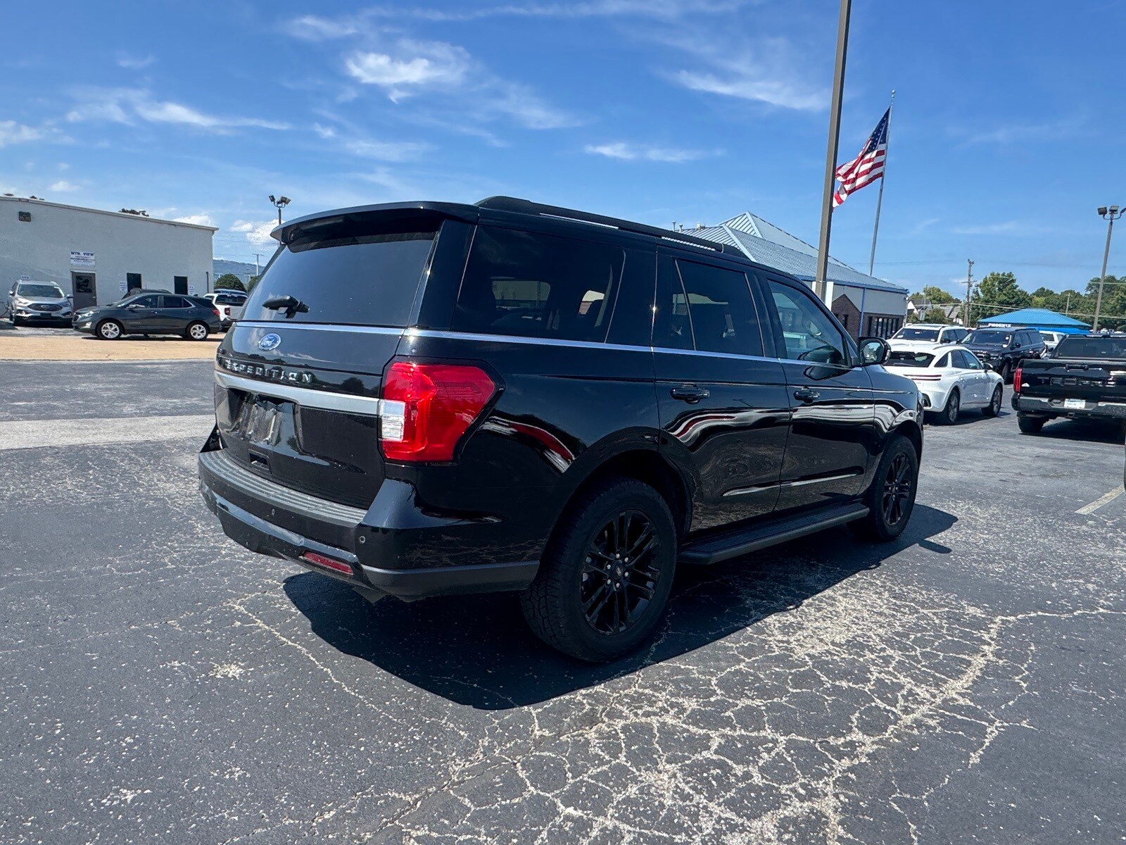 2024 Ford Expedition XLT photo 2