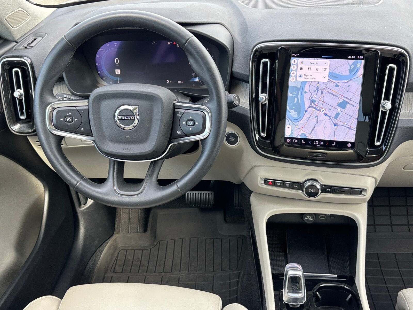 2023 Volvo XC40 Plus photo 3