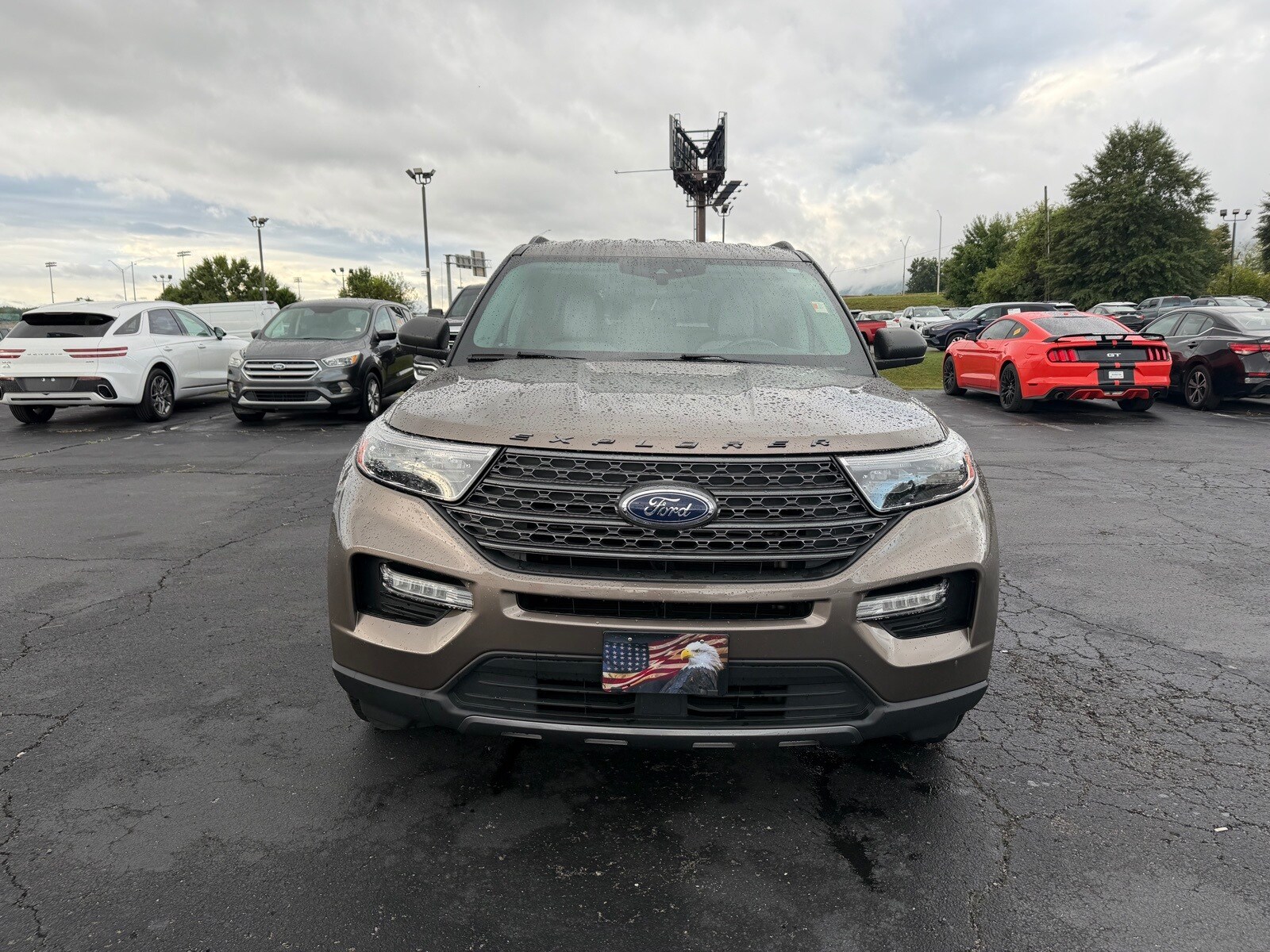 2021 Ford Explorer XLT photo 2