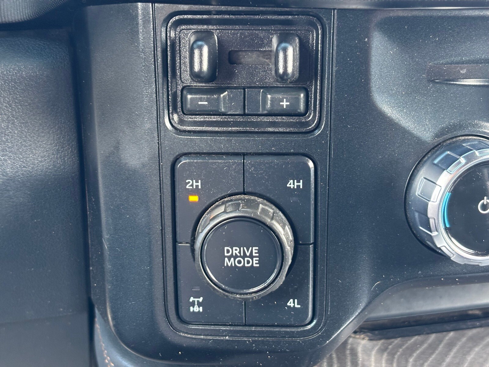 2024 Ford F-350 Platinum photo 4