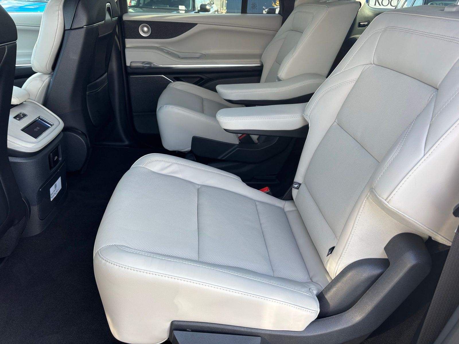 2025 Lincoln Navigator Reserve L - Photo 18
