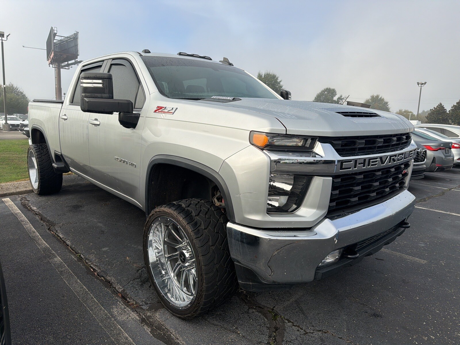 2022 Chevrolet Silverado 2500HD LT photo 2