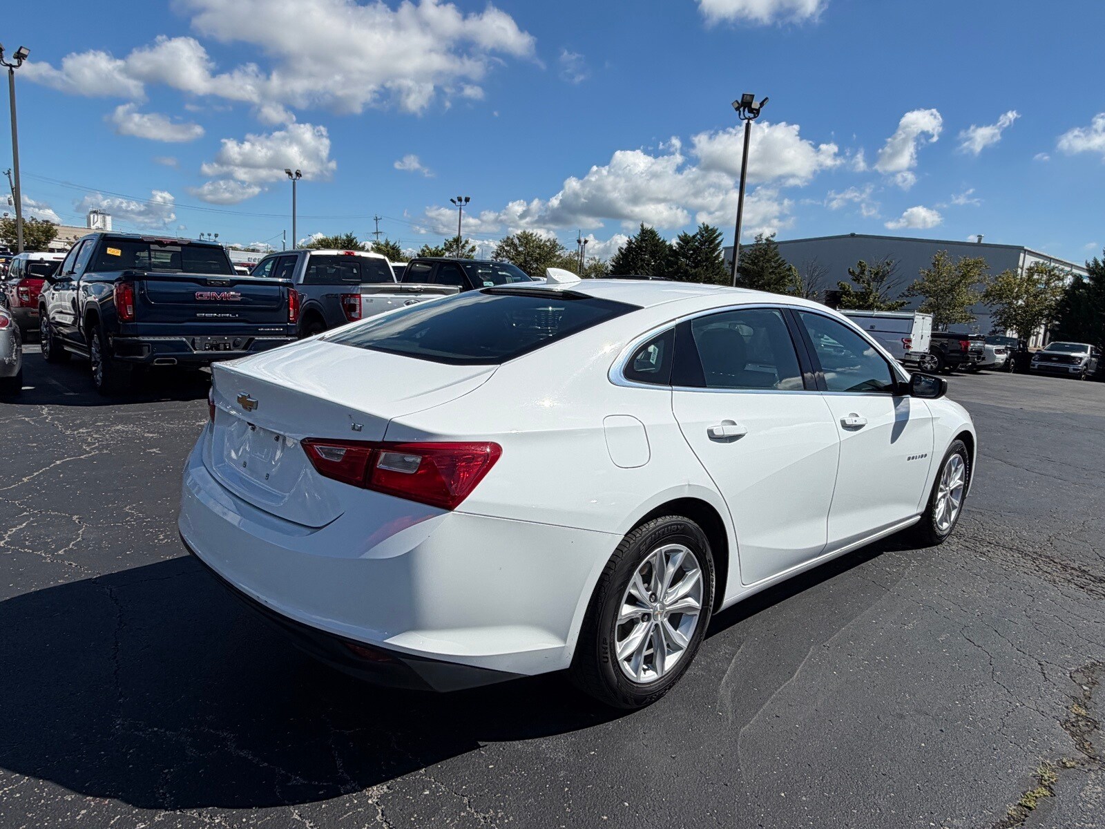 2023 Chevrolet Malibu 1LT photo 3