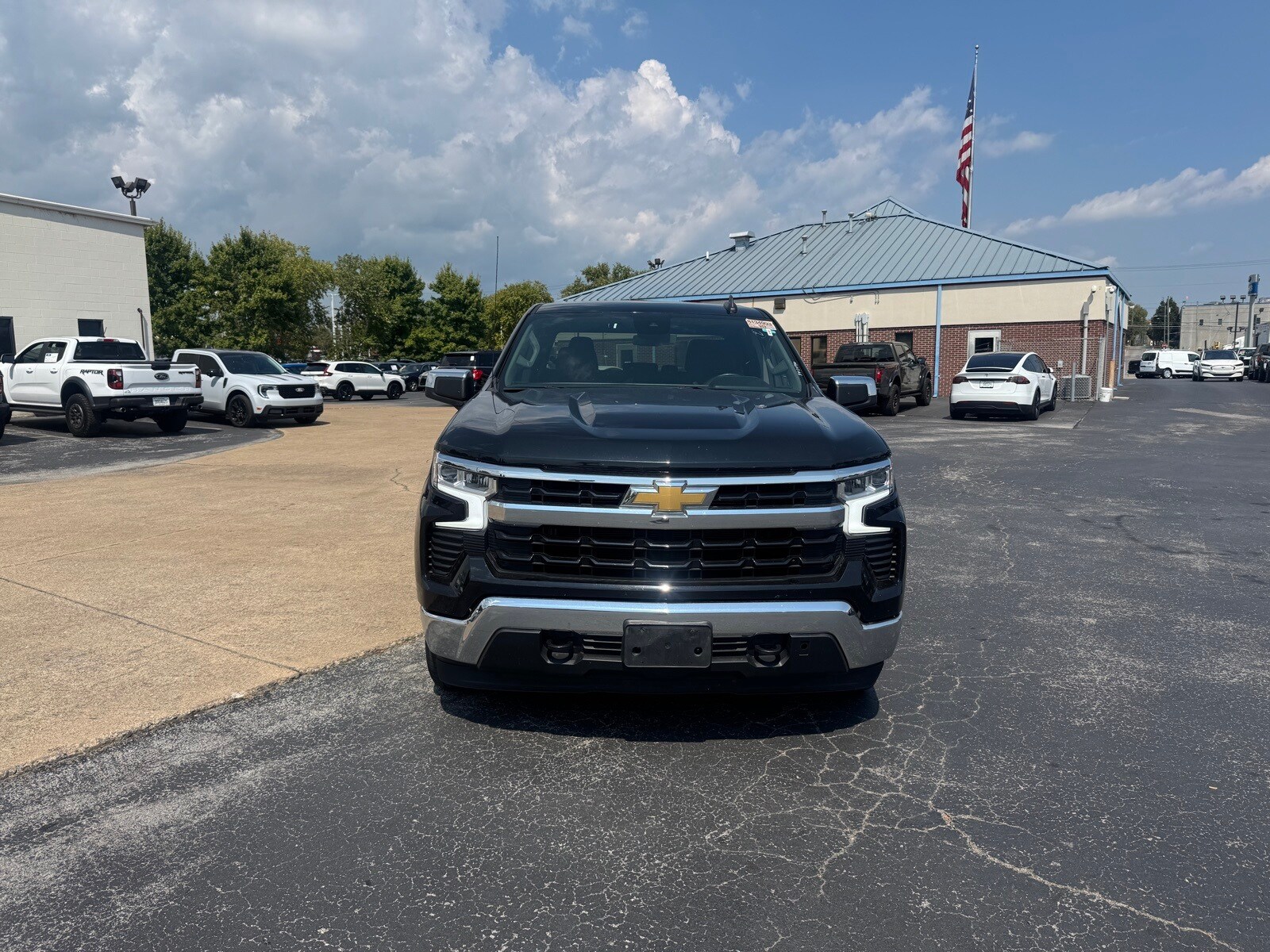 2024 Chevrolet Silverado 1500 LT photo 4