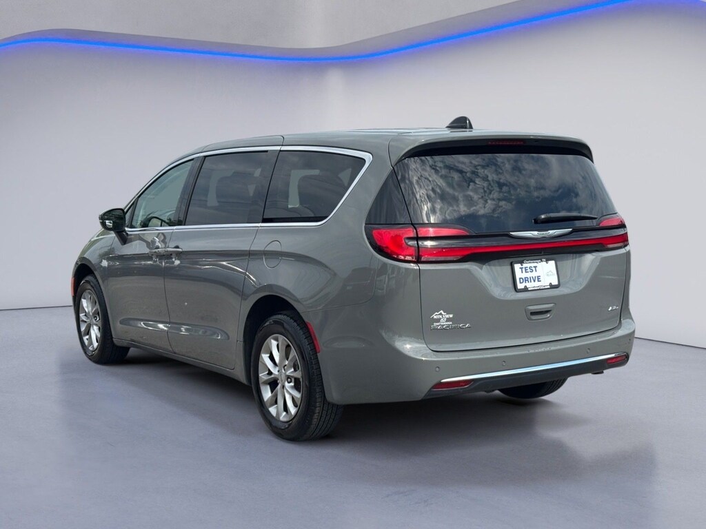 Certified 2023 Chrysler Pacifica Touring L Minivan/Van