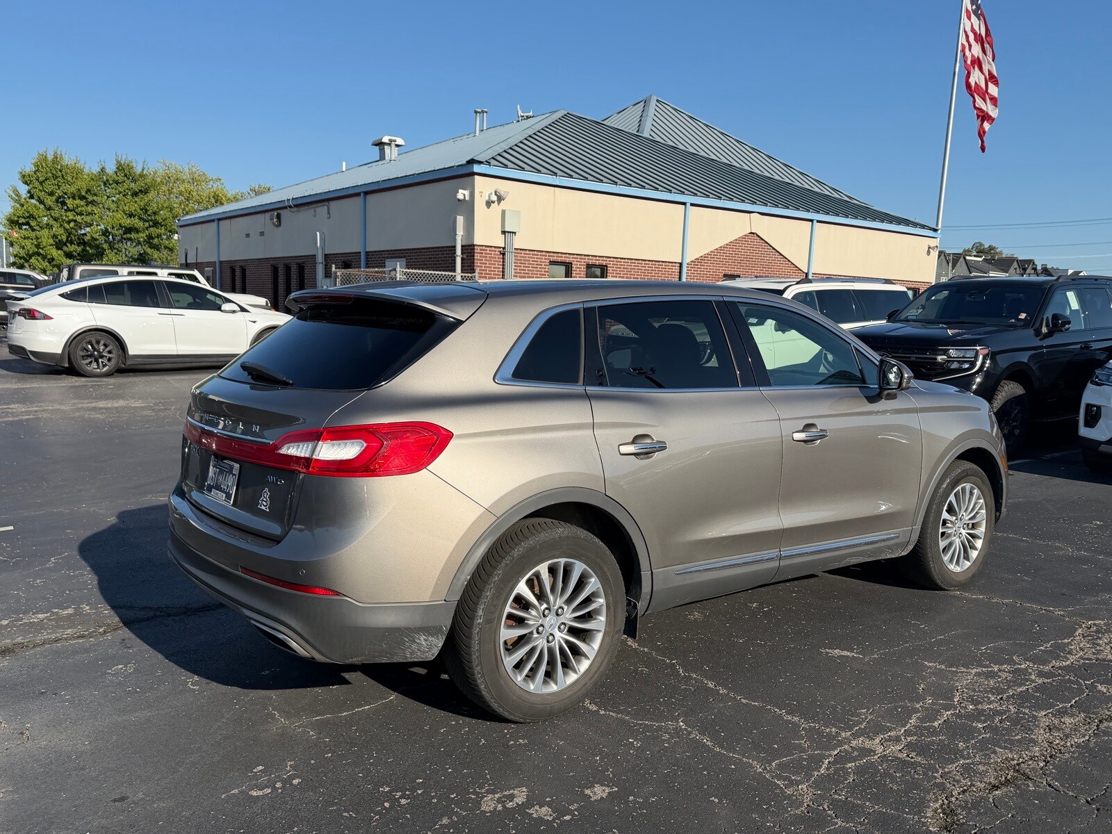 2017 Lincoln MKX Select photo 3