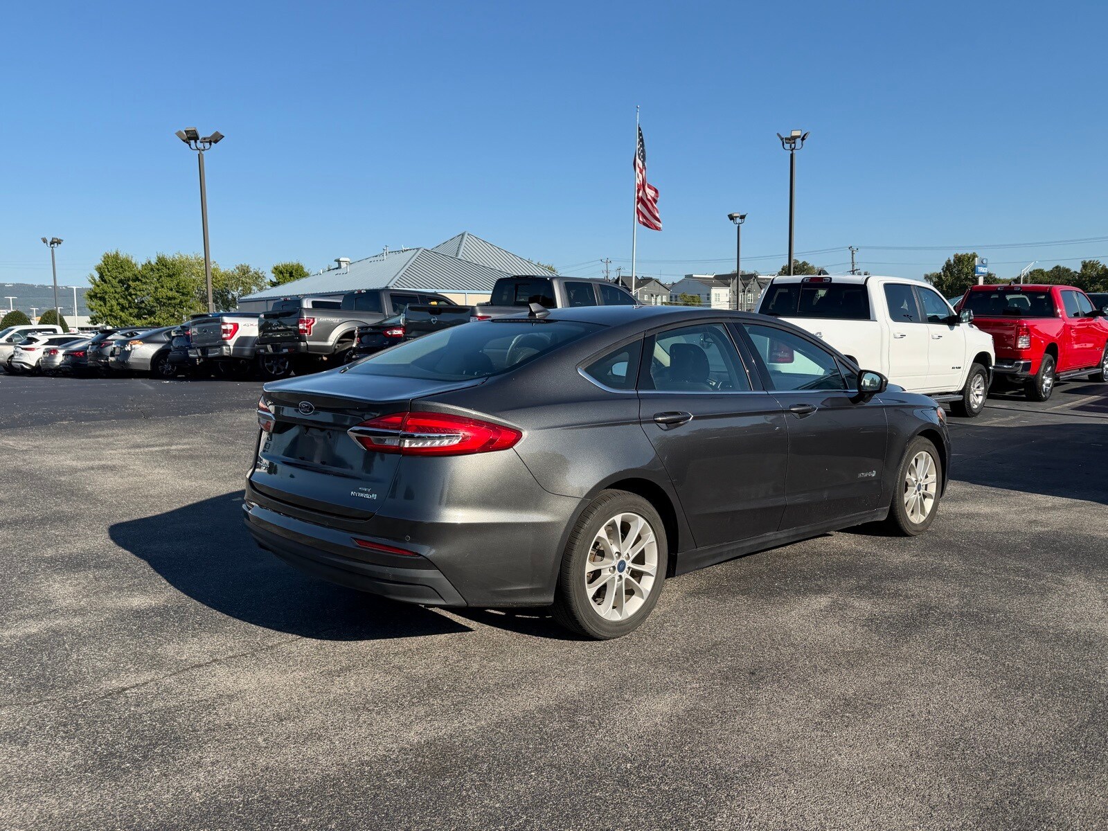 2019 Ford Fusion Hybrid SE photo 3