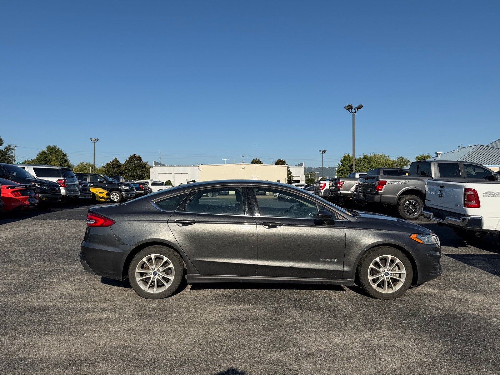 2019 Ford Fusion Hybrid SE photo 2