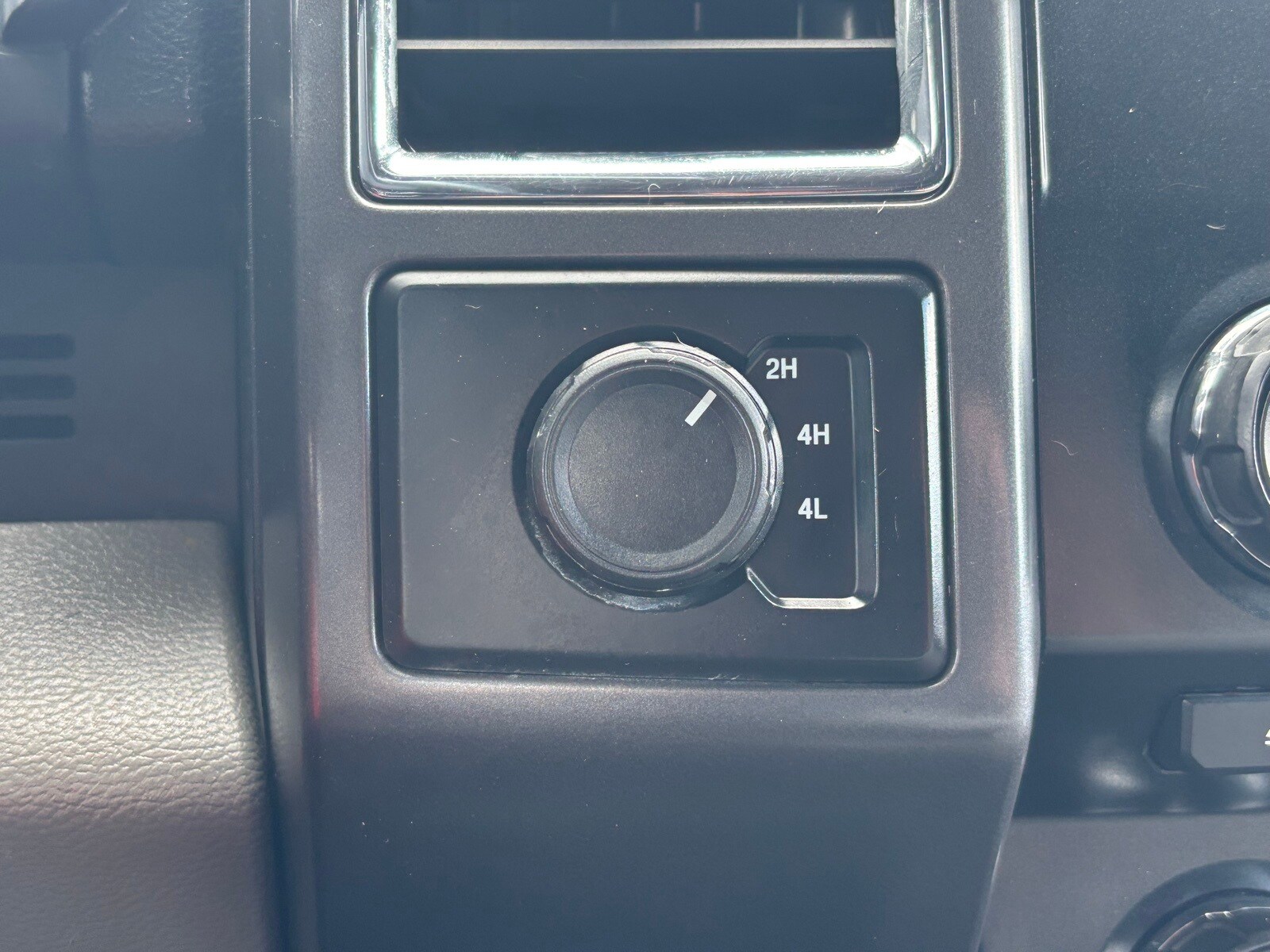 2016 Ford F-150 XLT photo 4