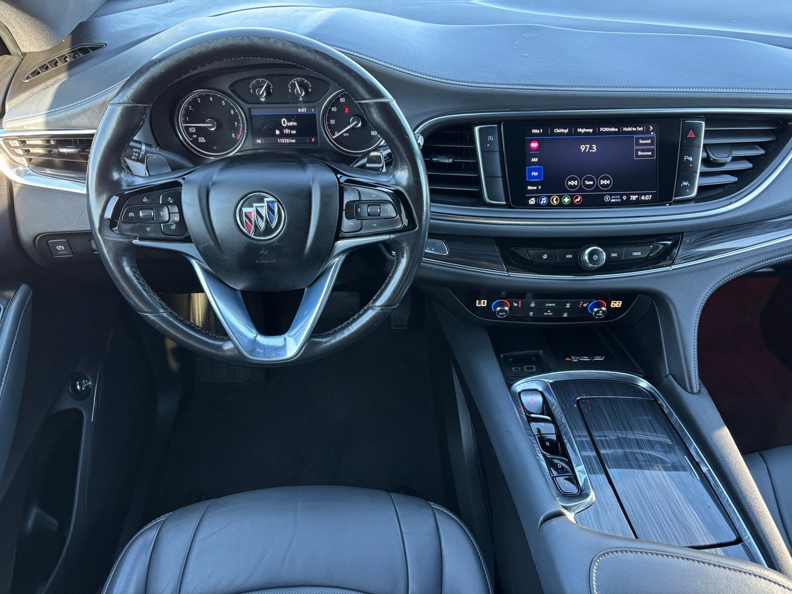 2023 Buick Enclave Essence photo 2