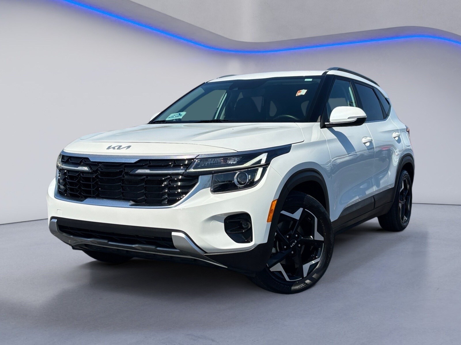 2024 Kia Seltos EX photo 2