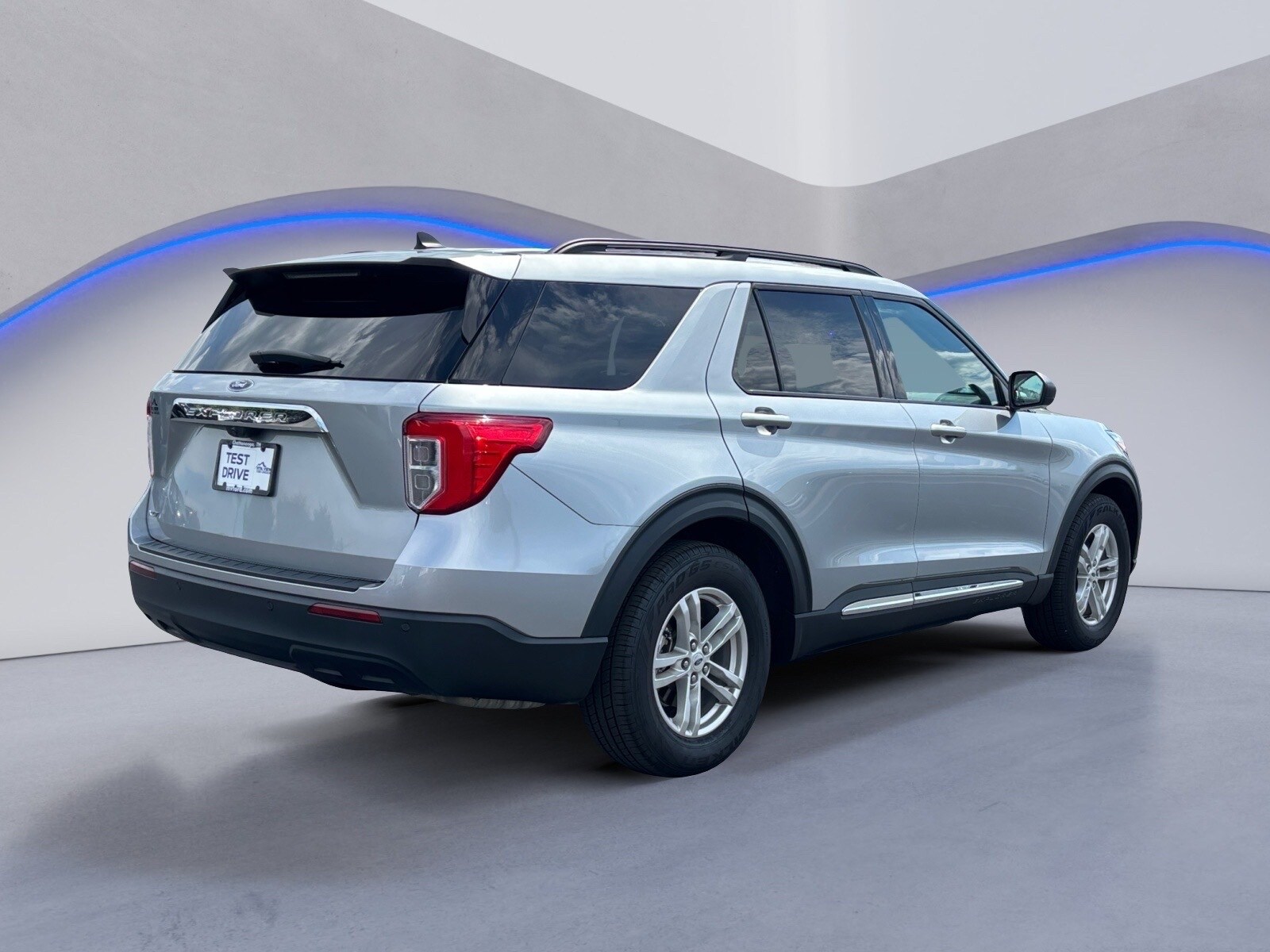 2023 Ford Explorer XLT photo 3