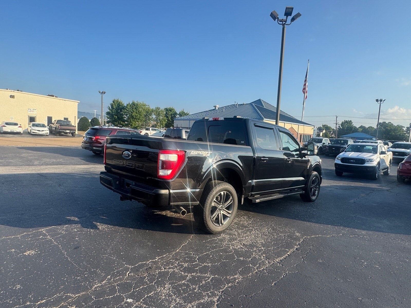 2023 Ford F-150 Lariat photo 2