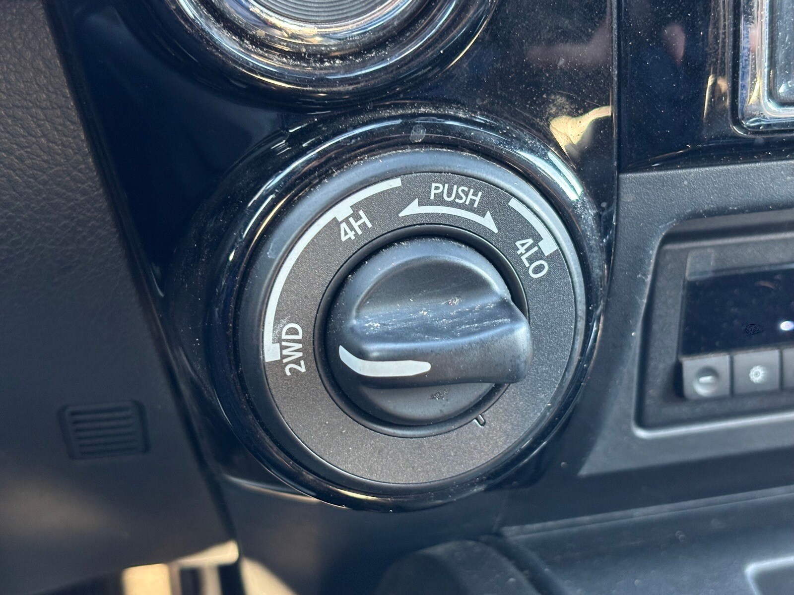 2021 Nissan Titan Platinum Reserve photo 4