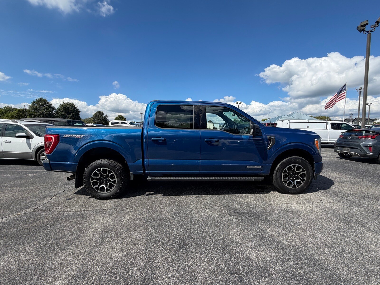 2022 Ford F-150 XLT photo 2