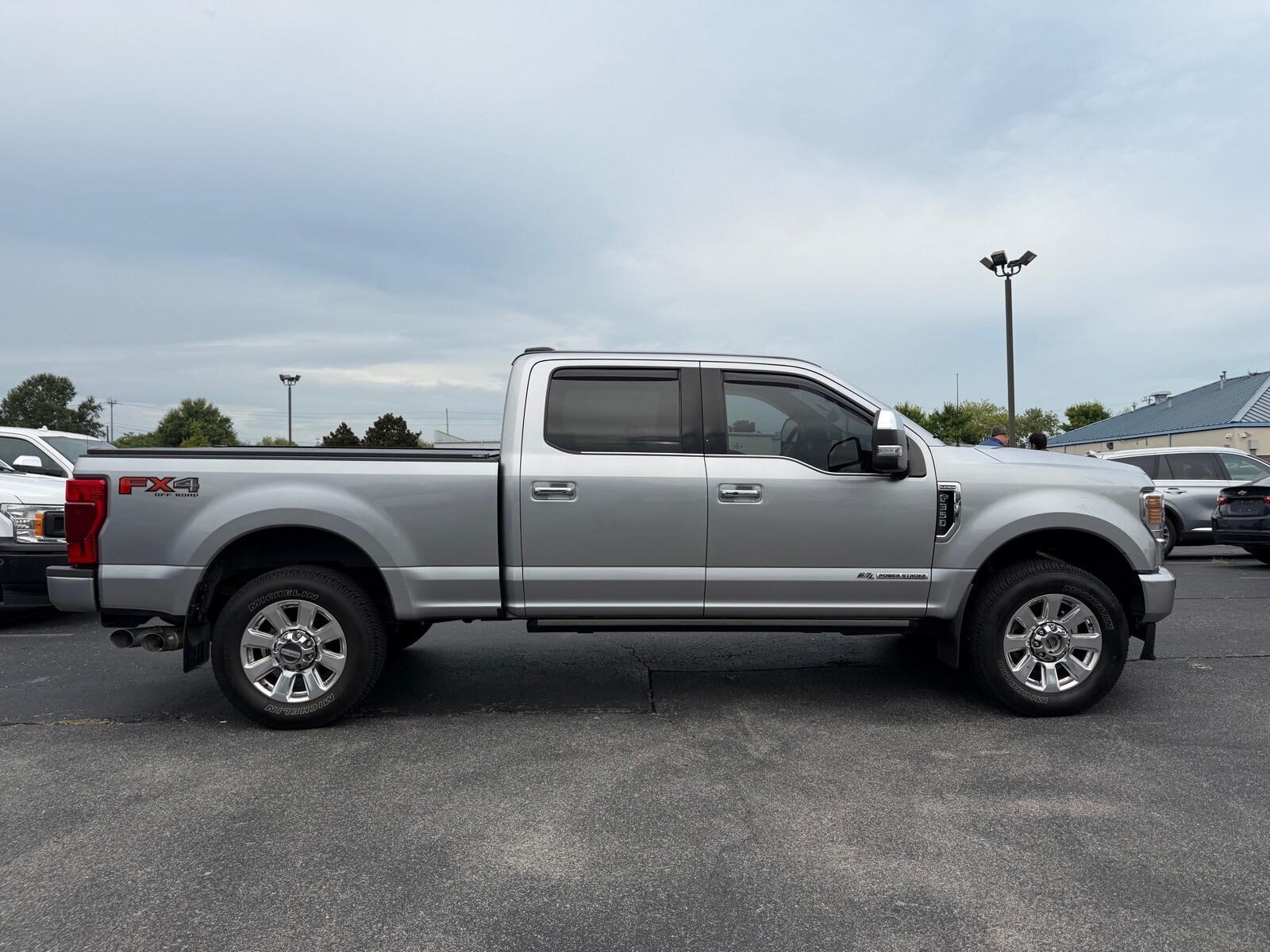 2022 Ford F-350 Platinum photo 2
