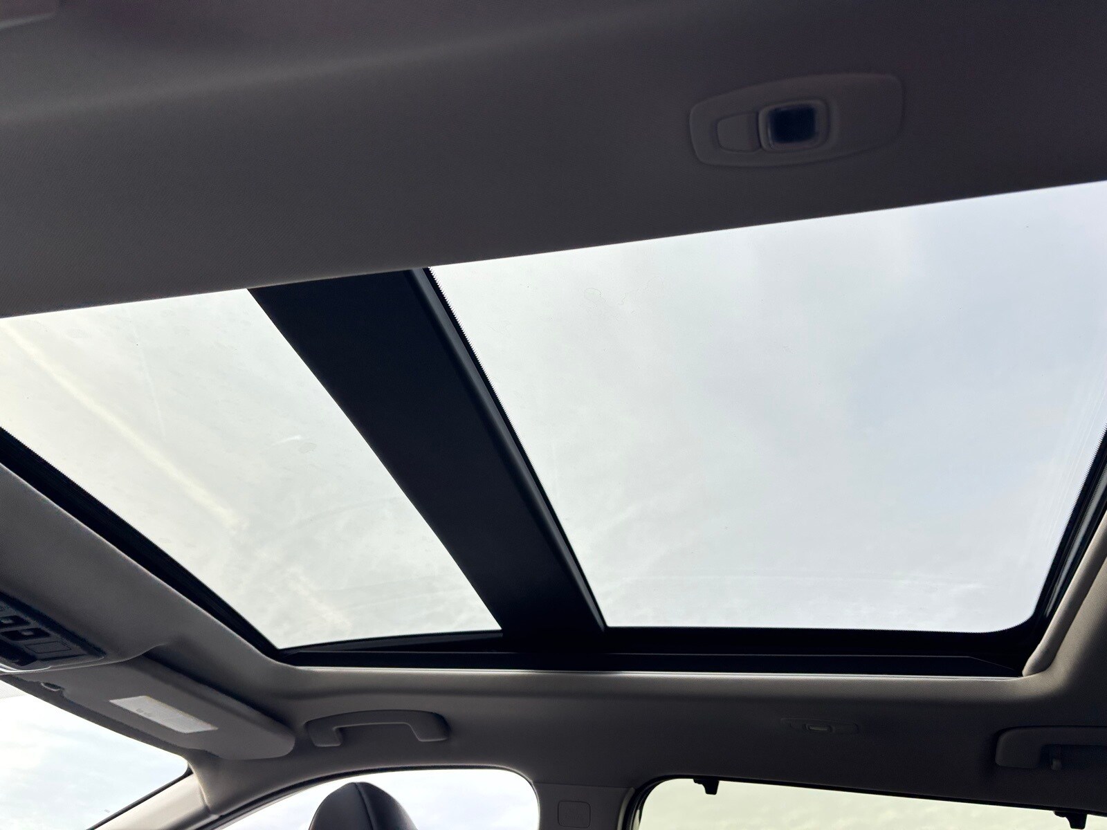 2025 Nissan Rogue SV photo 4