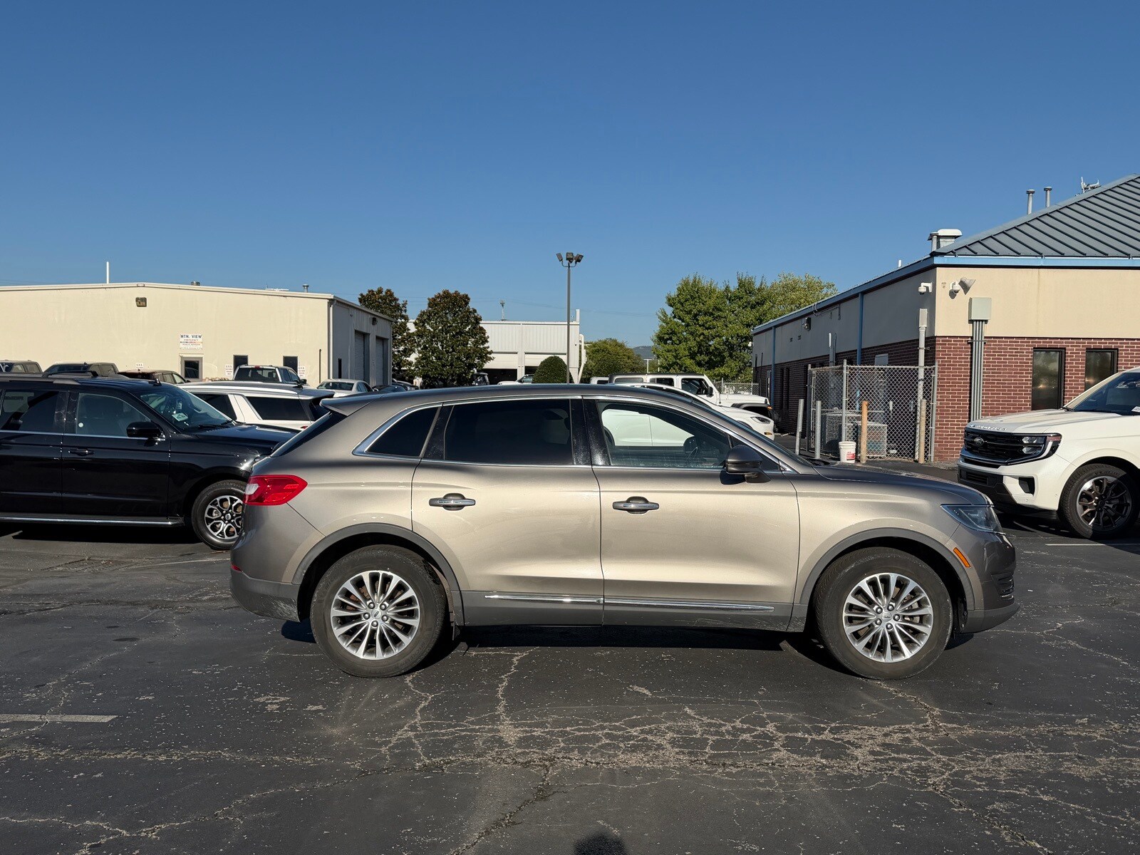 2017 Lincoln MKX Select photo 2
