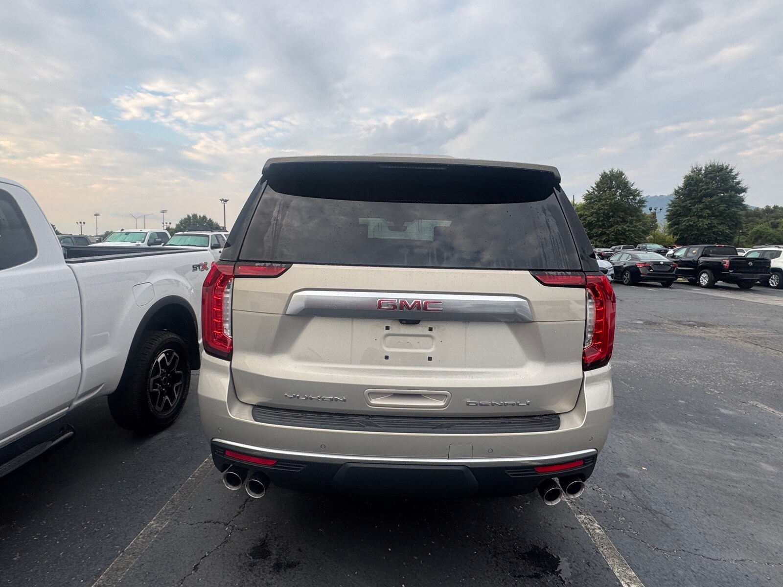 2021 Gmc Yukon Denali photo 4