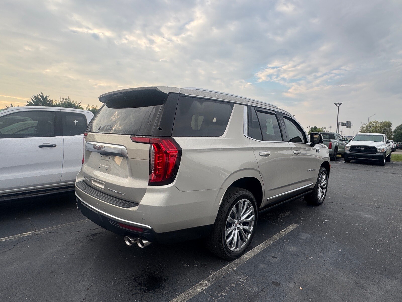 2021 Gmc Yukon Denali photo 3