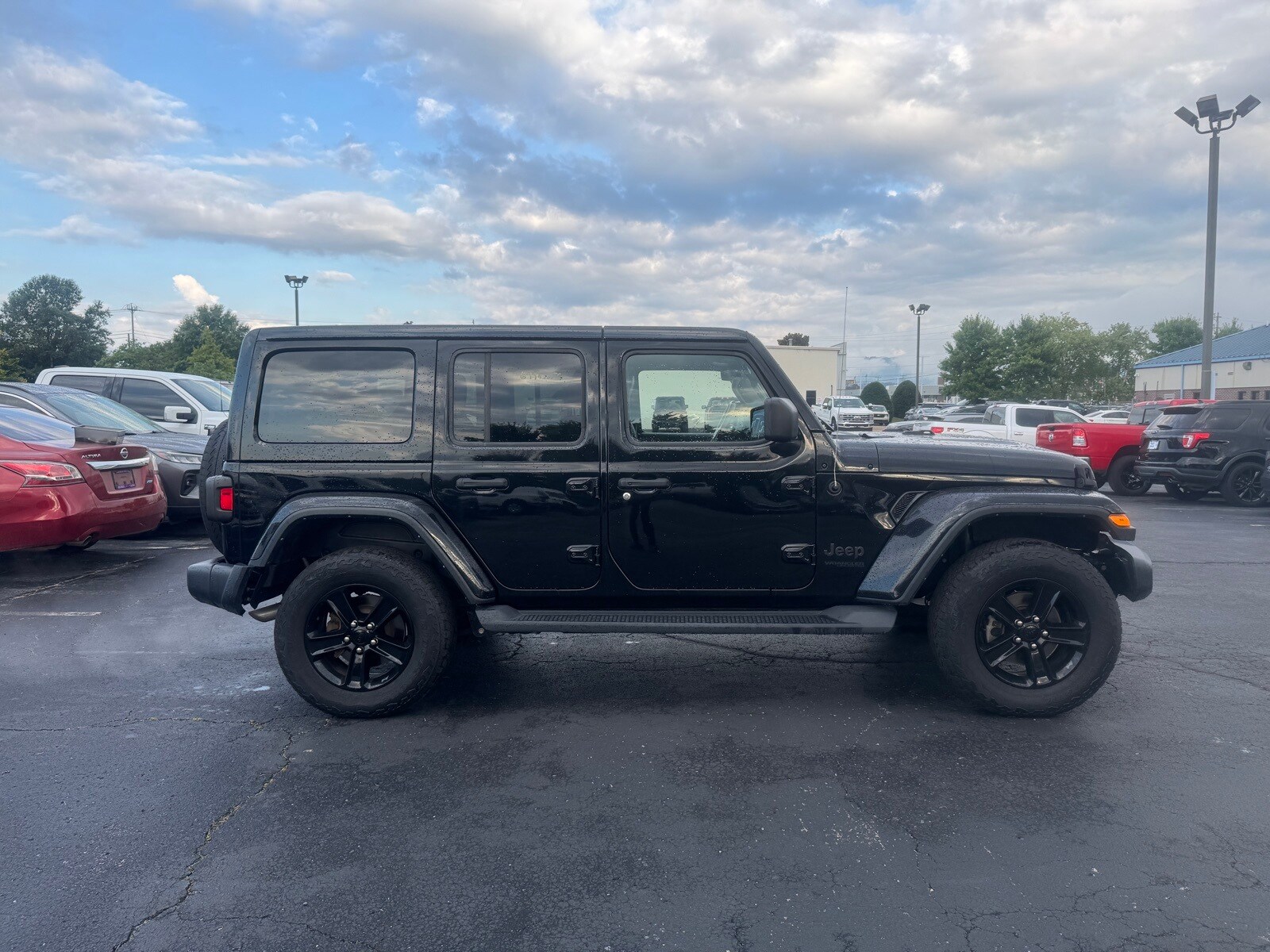 2021 Jeep Wrangler Unlimited Sahara Altitude photo 2