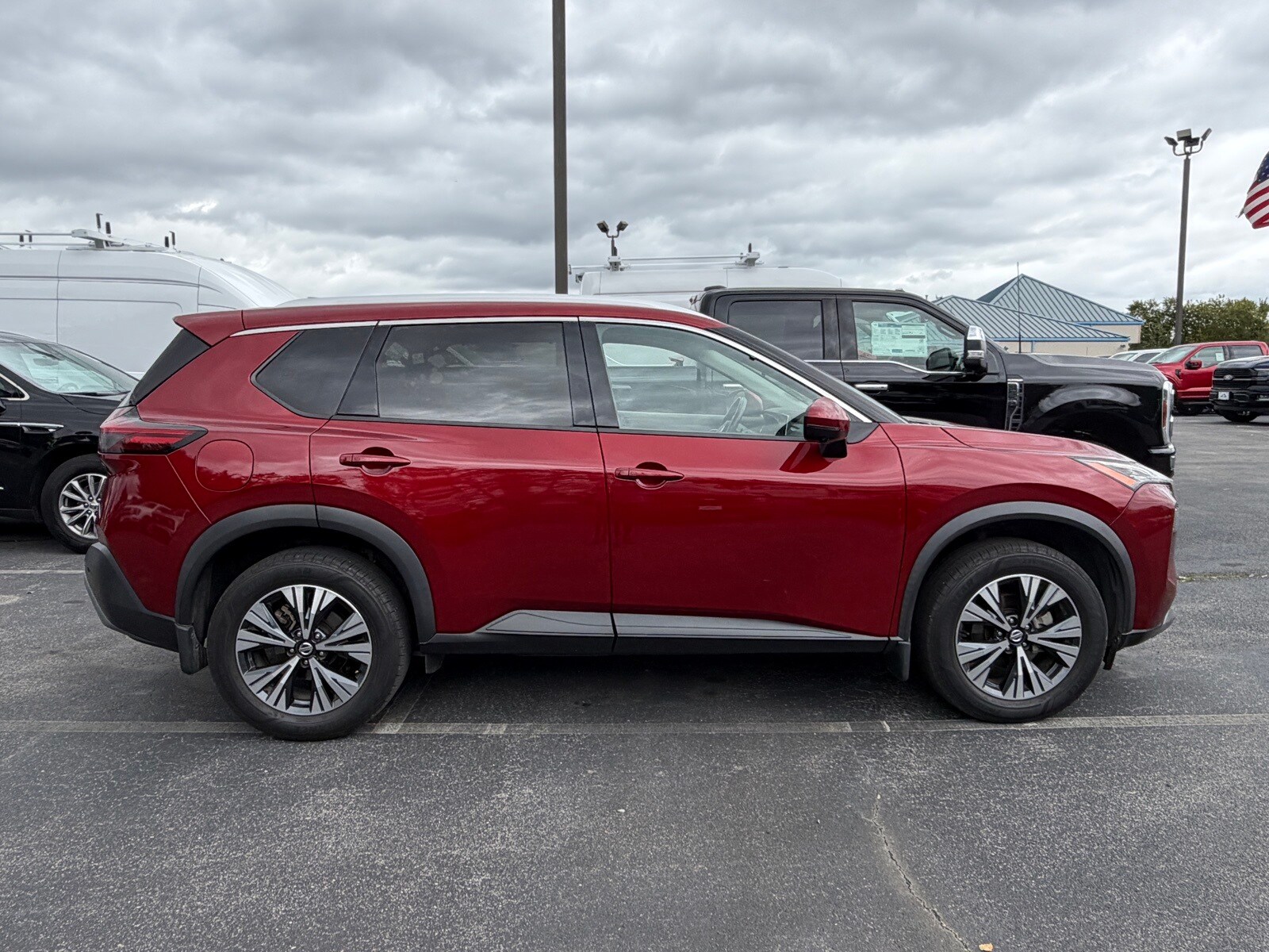2021 Nissan Rogue SV photo 2